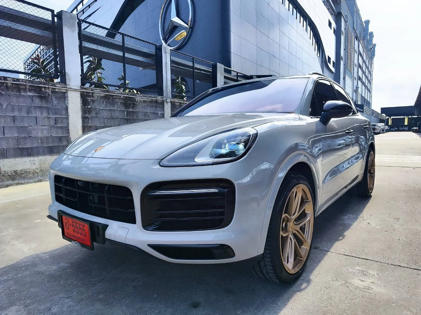 PORSCHE CAYENNE E - HYBRID สี CRAYON 2020