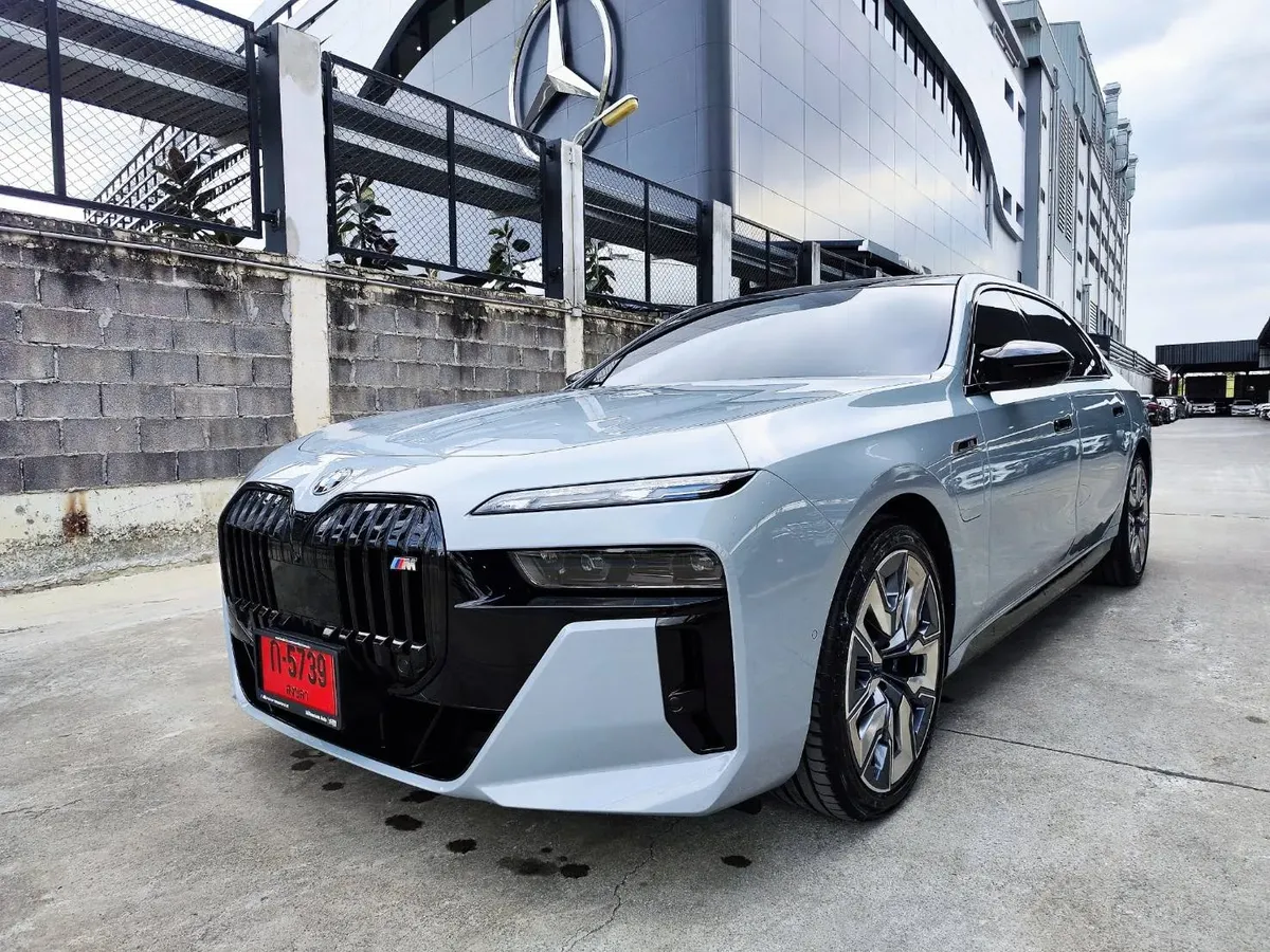 BMW M760e xDrive M Sport Plug-in Hybrid 2023