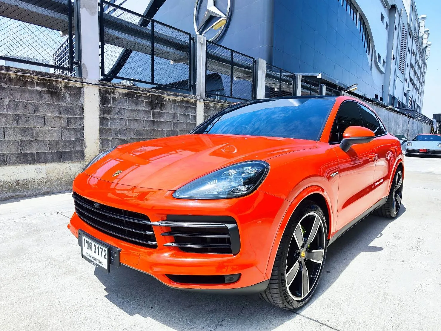 PORSCHE CAYENNE COUPE E - HYBRID สี LAVA ORANGE 2020