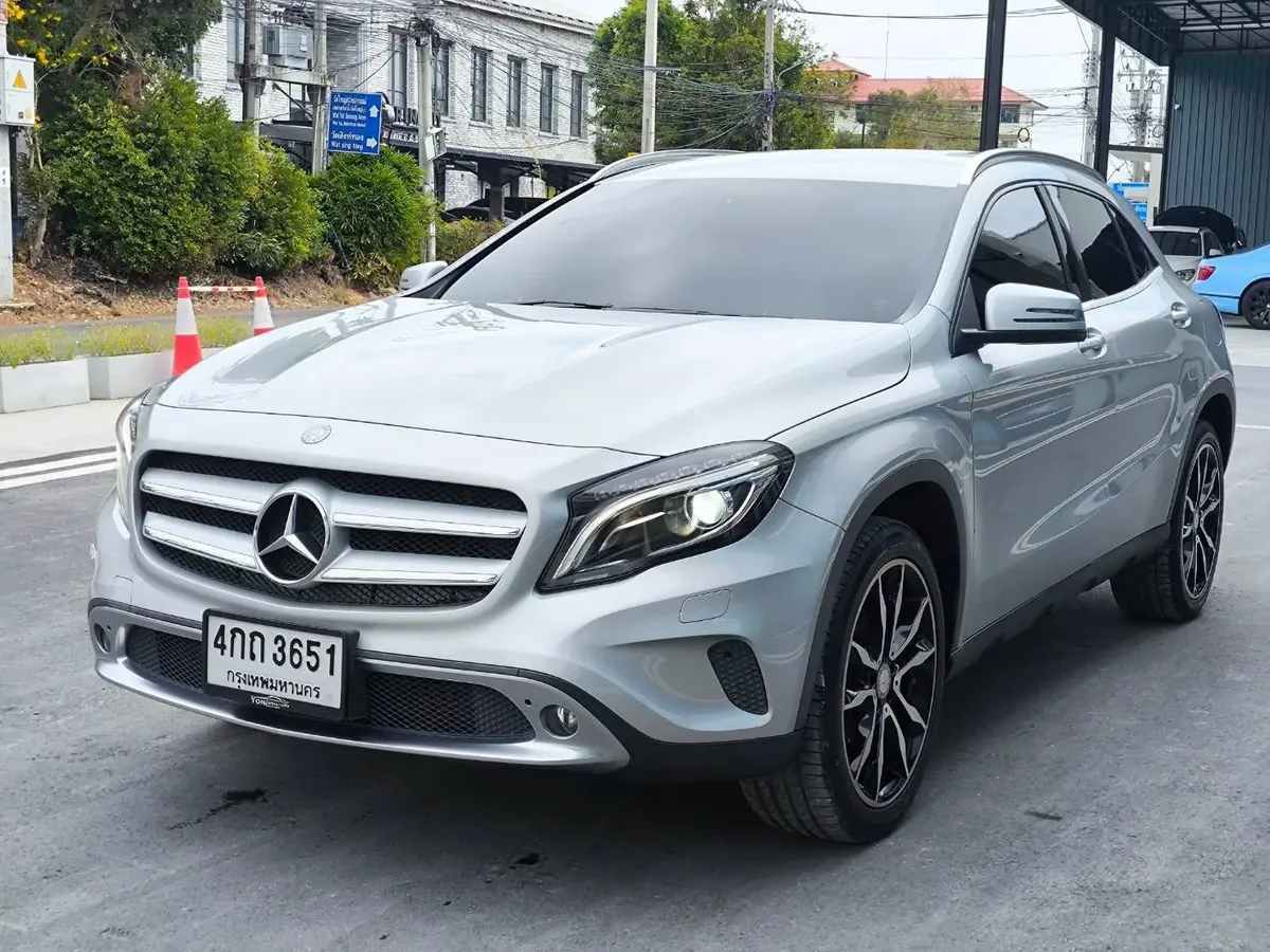 BENZ GLA 200 2015