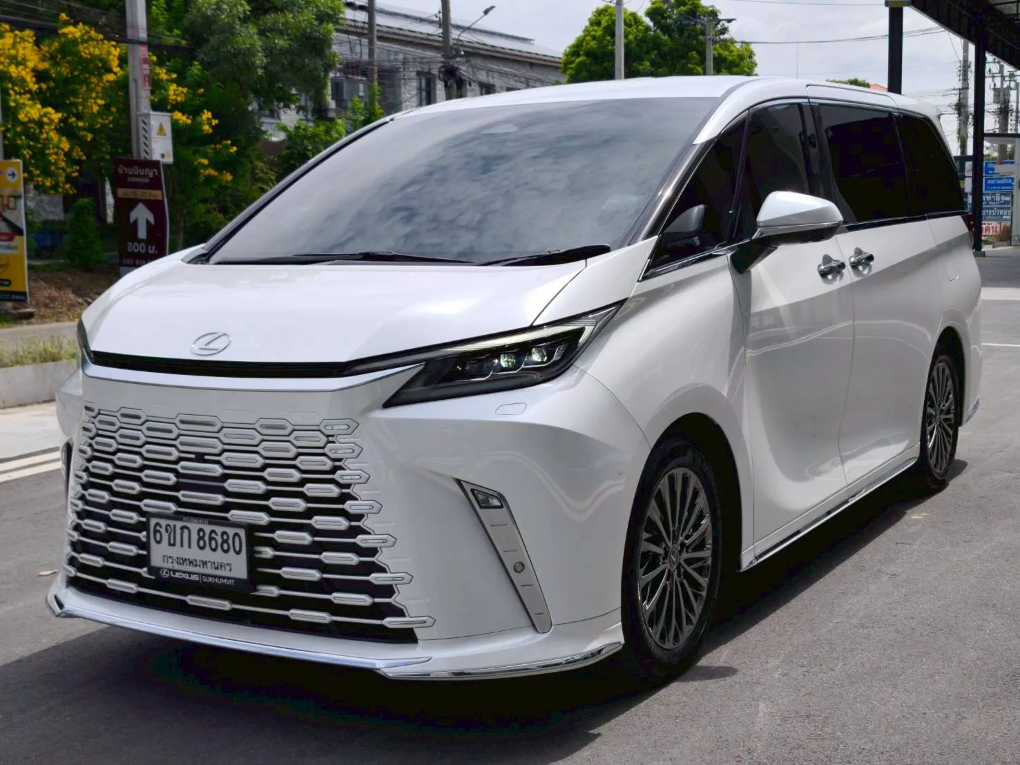 LEXUS LM 350h EXECUTIVE 7 SEAT 2025