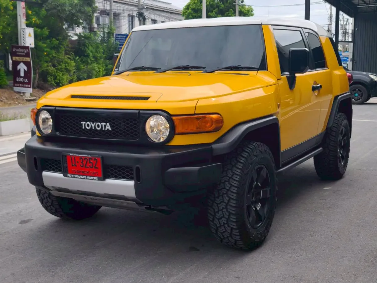 Toyota FJ CRUISER V6 4.0 4x4 A/T Wagon 60th anniversary edition 2011