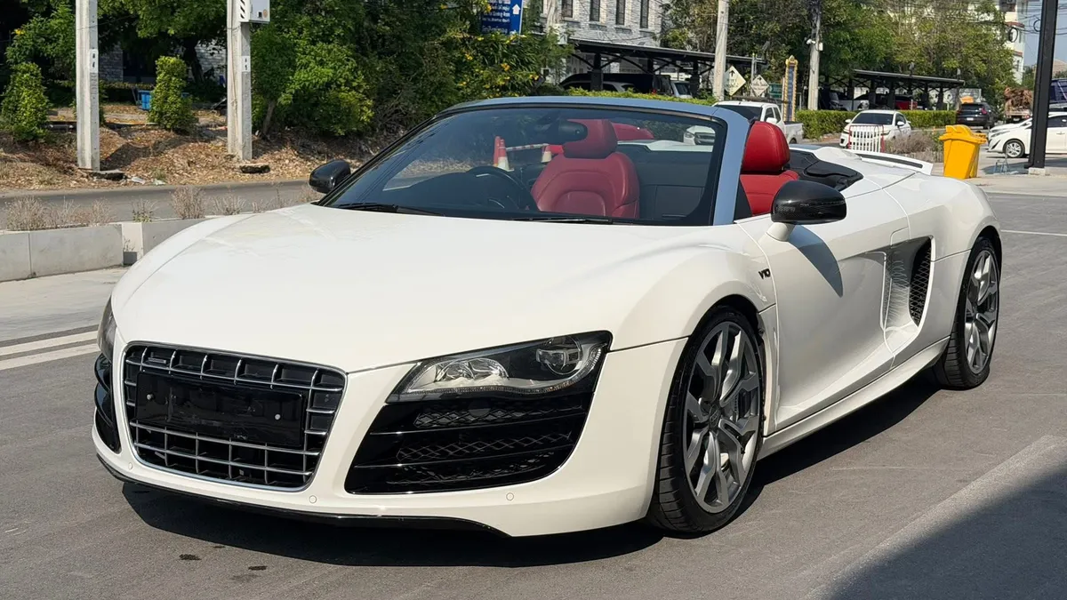 AUDI R8 SPYDER V10 2011