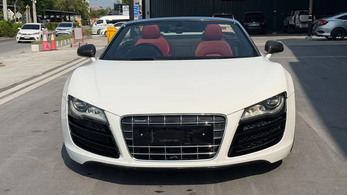 AUDI R8 SPYDER V10 2011