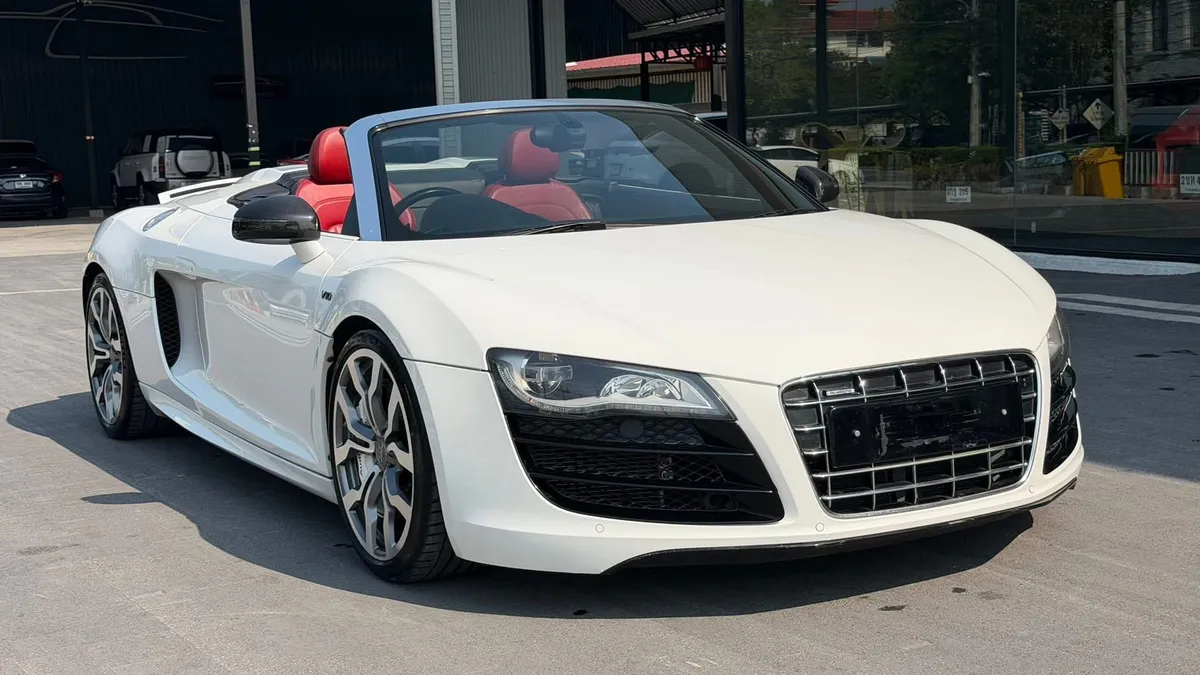 AUDI R8 SPYDER V10 2011