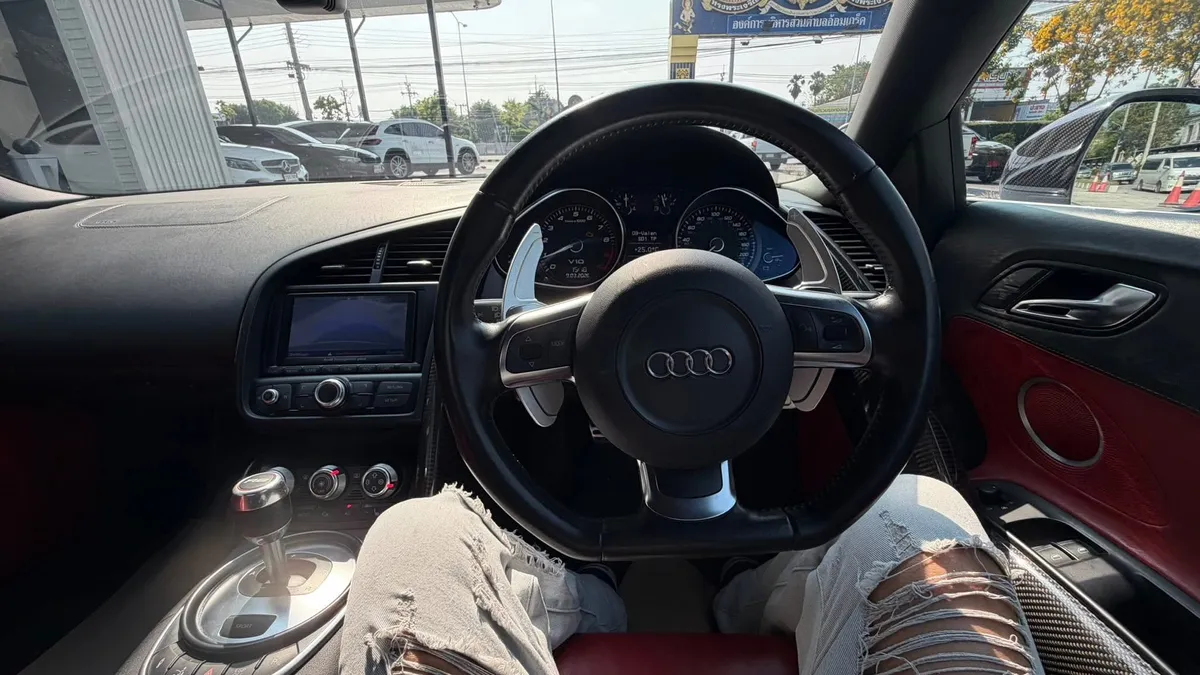 AUDI R8 SPYDER V10 2011