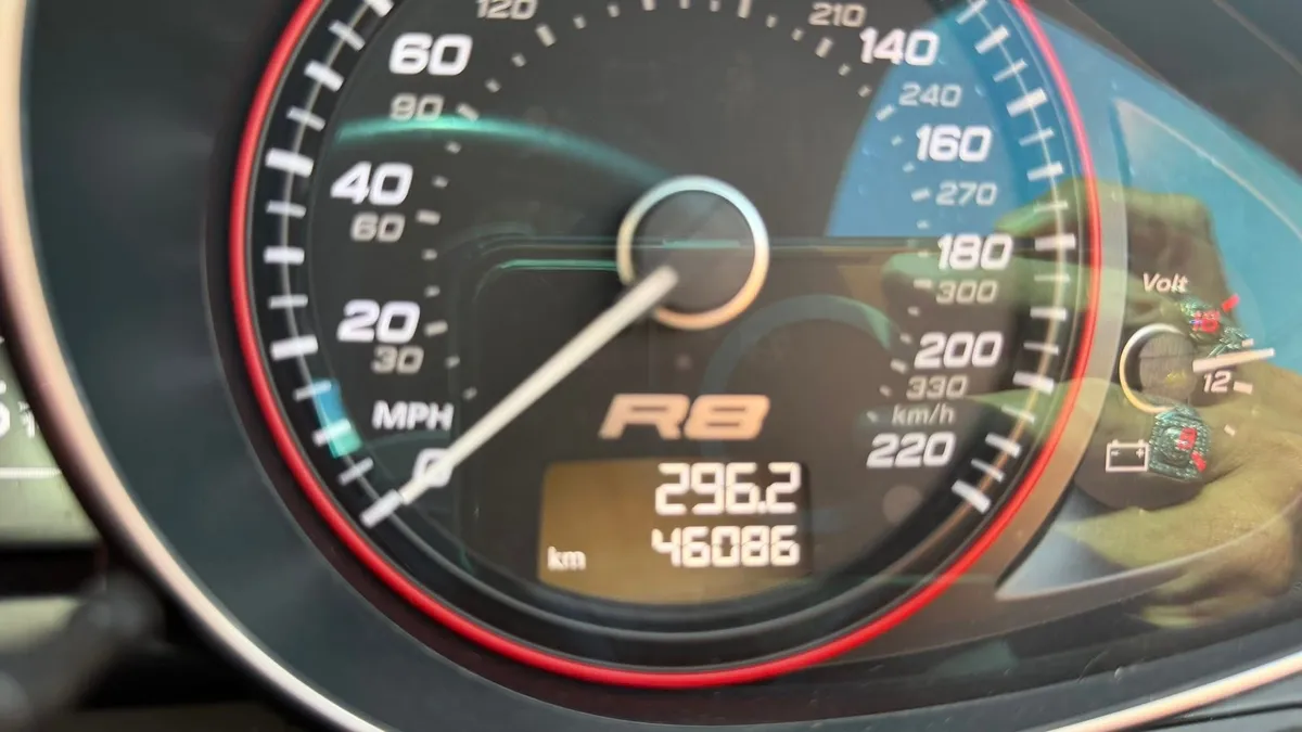 AUDI R8 SPYDER V10 2011