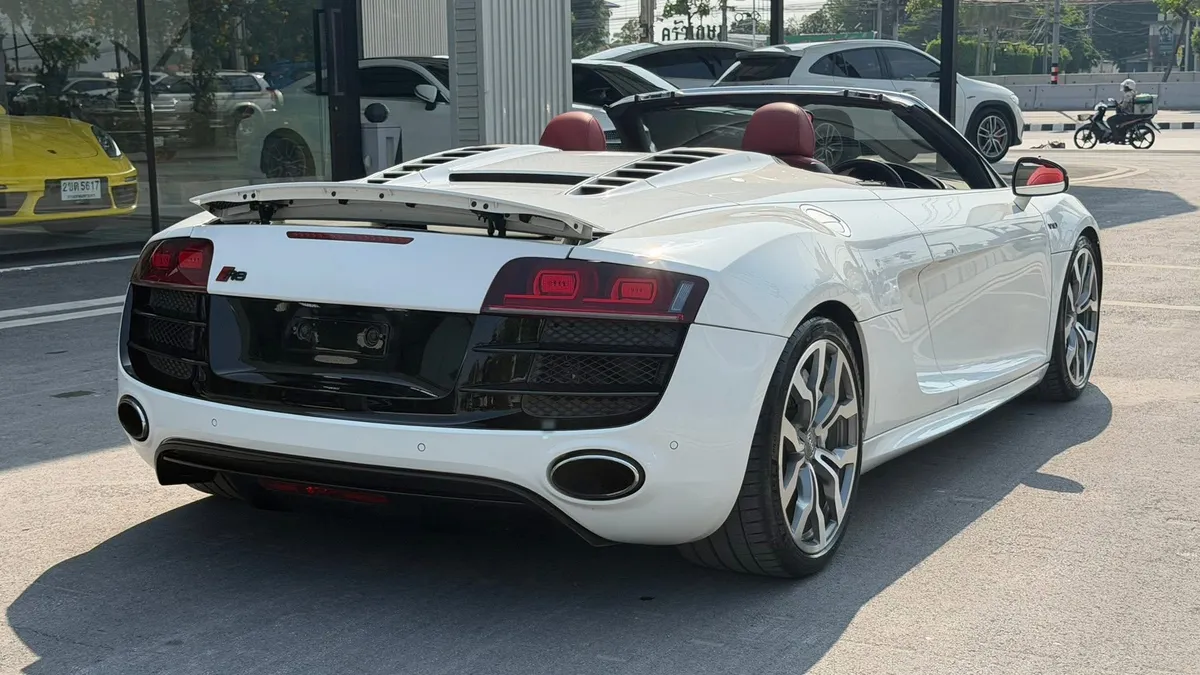 AUDI R8 SPYDER V10 2011