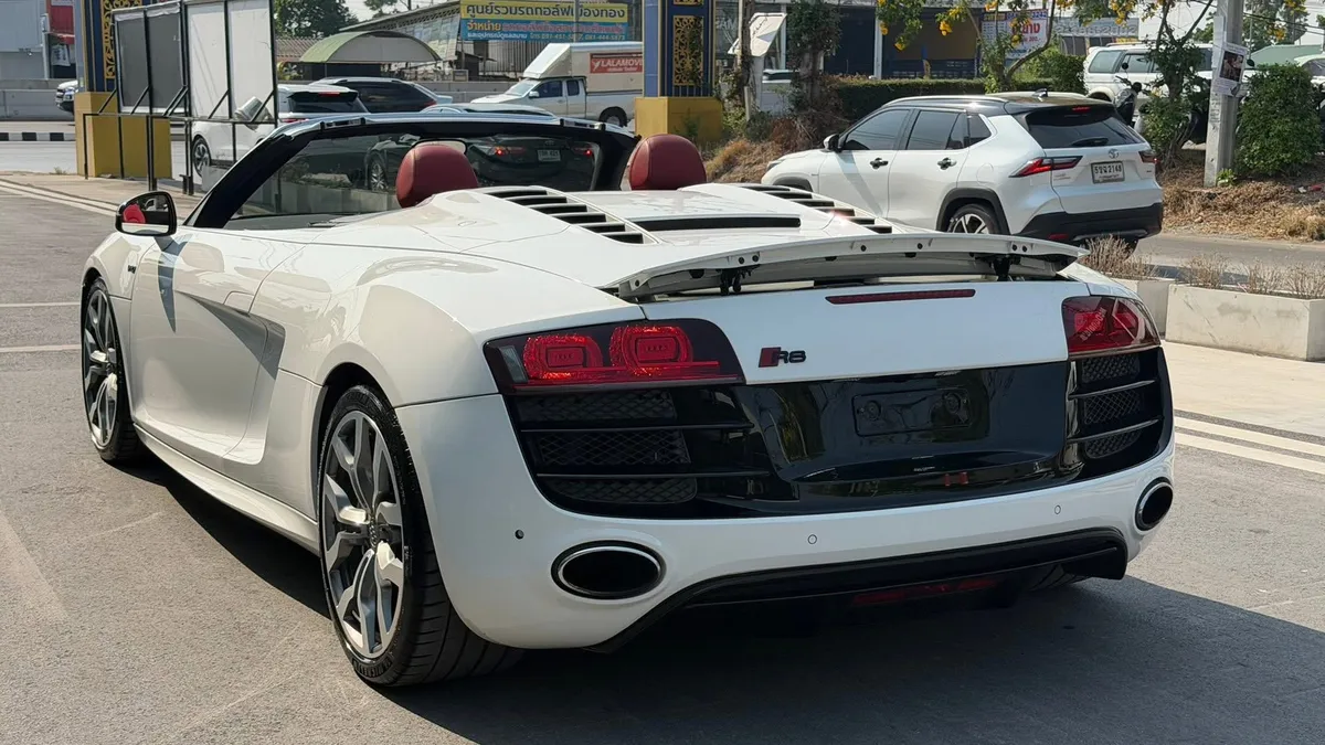 AUDI R8 SPYDER V10 2011