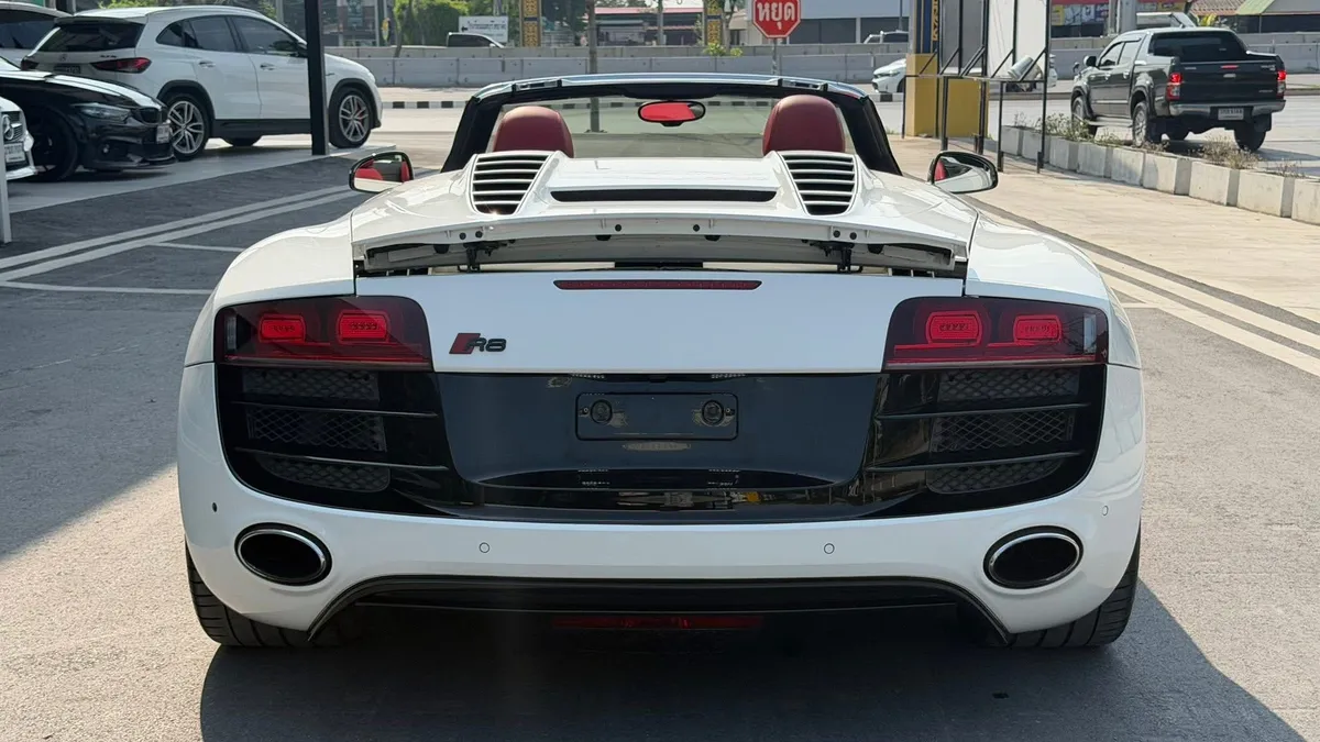 AUDI R8 SPYDER V10 2011