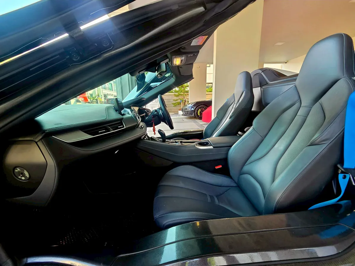 BMW i8 ROADSTER 2020