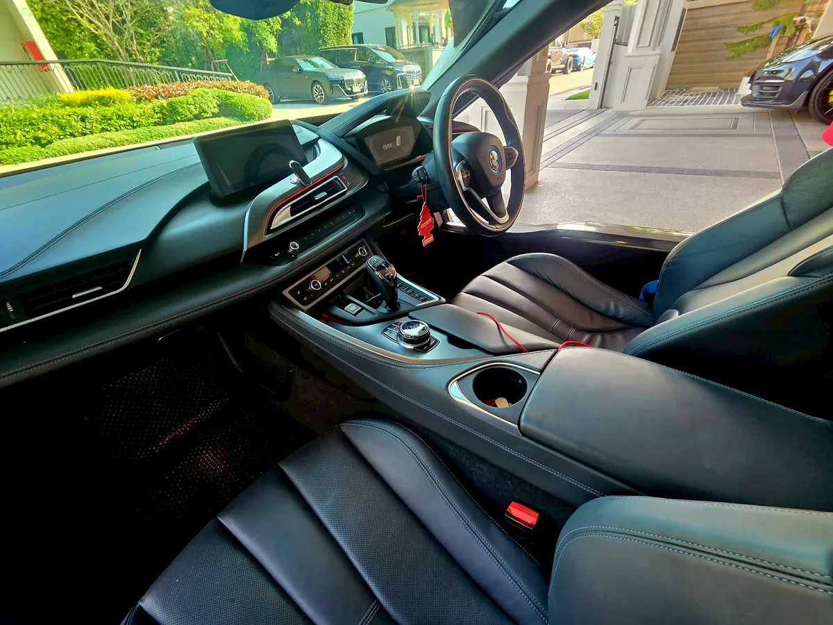 BMW i8 ROADSTER 2020