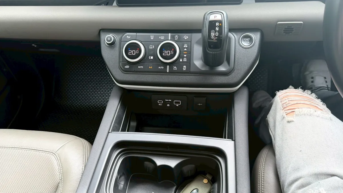 LANDROVER DEFENDER 2.0L Diesel 3 DOORS 2025