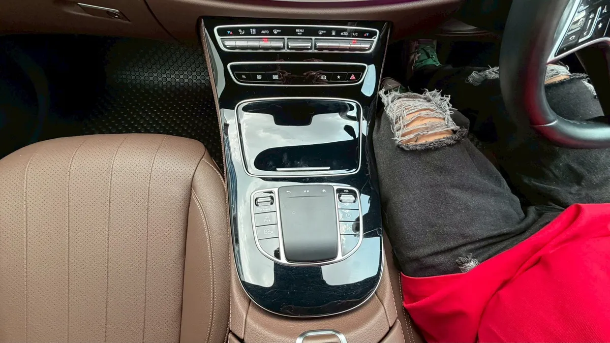 BENZ E300e 2.0b AVANTGARDE FACELIFT 2024