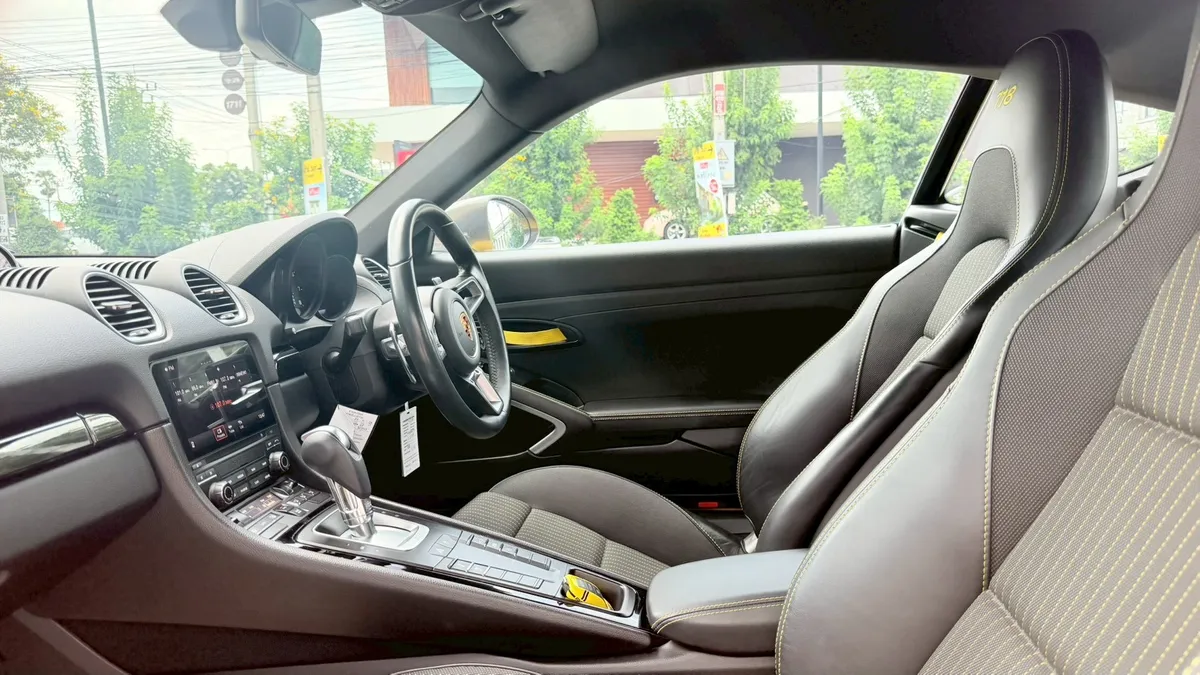 Porsche Cayman T 2023
