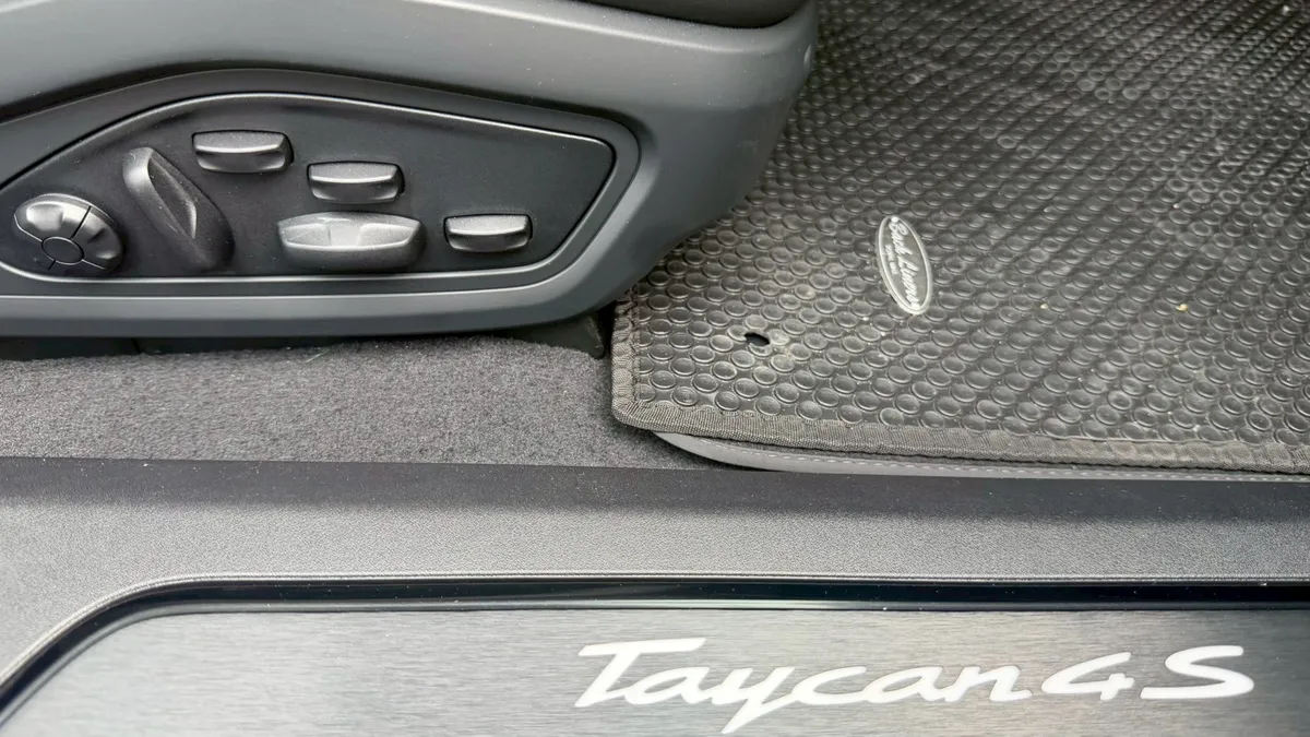 PORSCHE TAYCAN EV 4S 2025