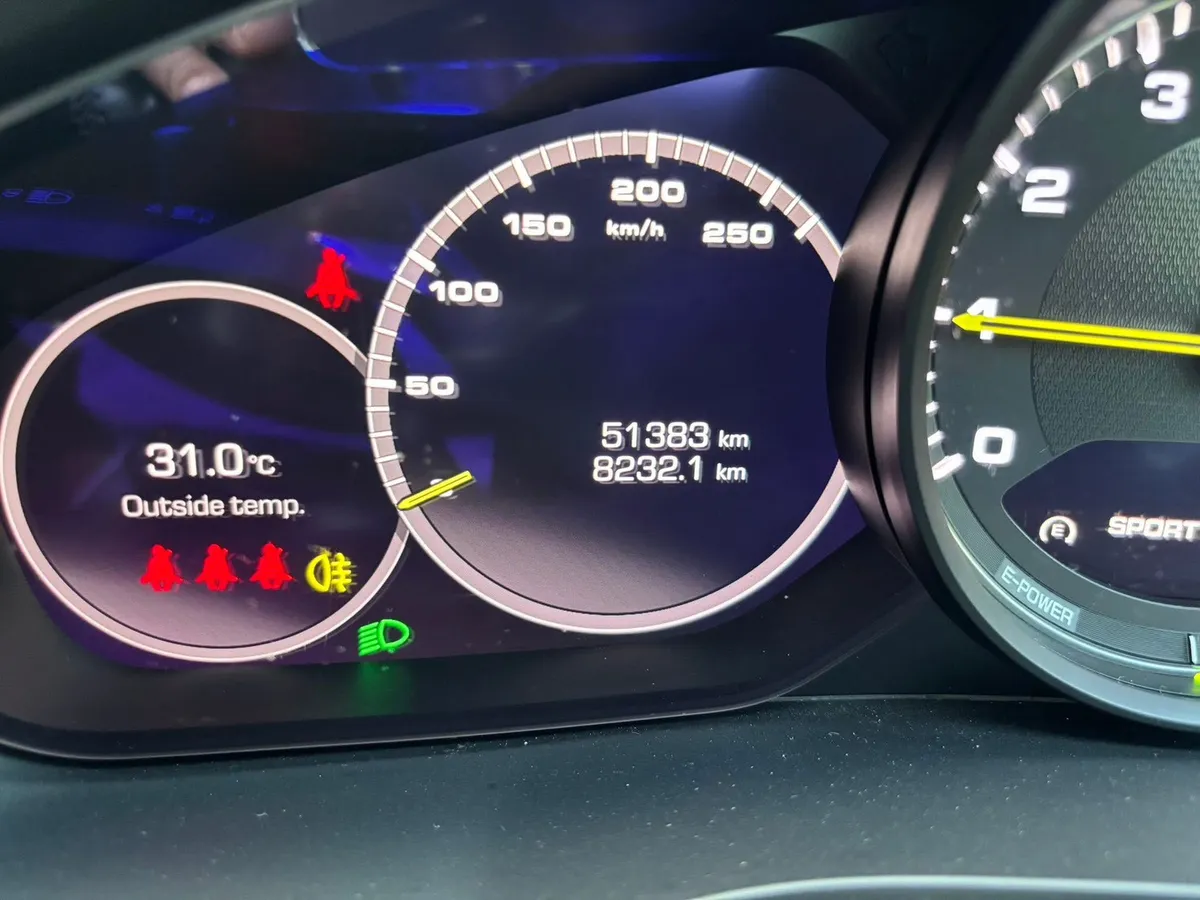 PORSCHE CAYENNE COUPE E - HYBRID 2021a
