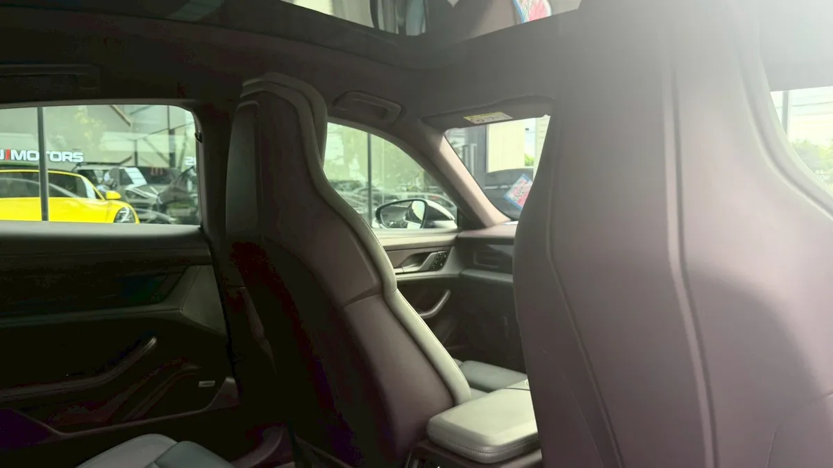 PORSCHE TAYCAN 2021