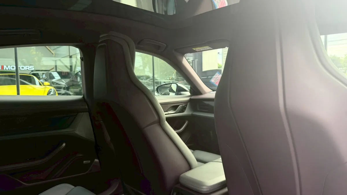 PORSCHE TAYCAN 2021