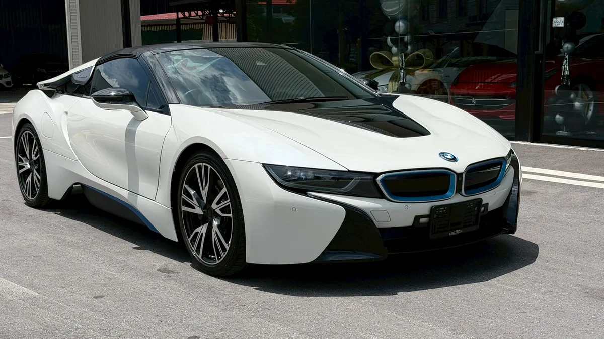 BMW i8 ROADSTER 2021