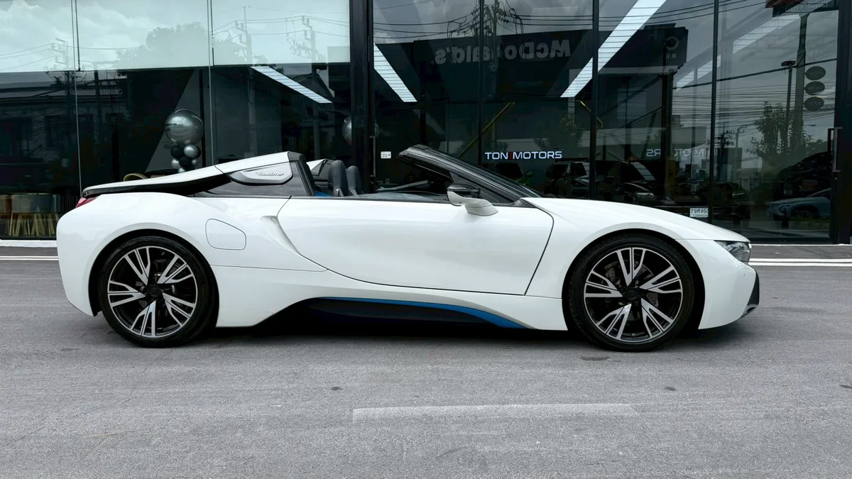 BMW i8 ROADSTER 2021