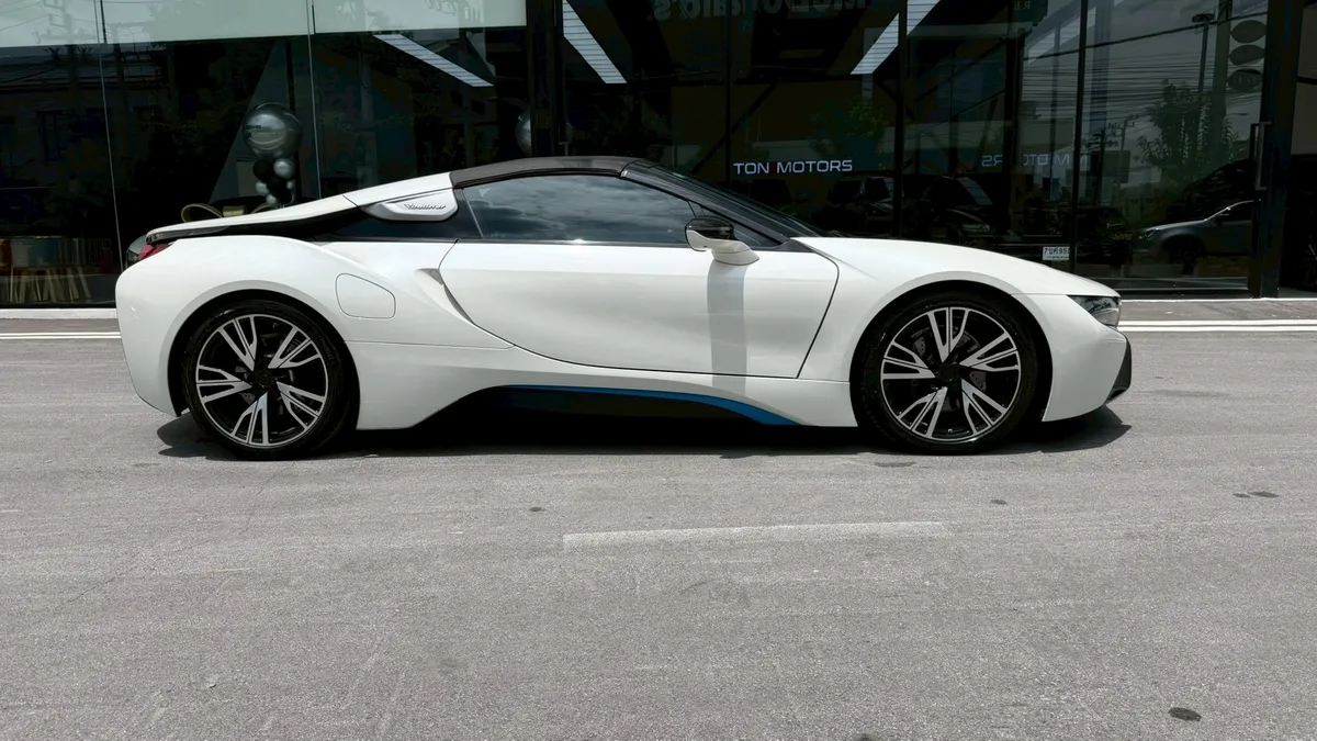 BMW i8 ROADSTER 2021