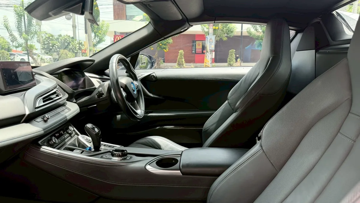 BMW i8 ROADSTER 2021