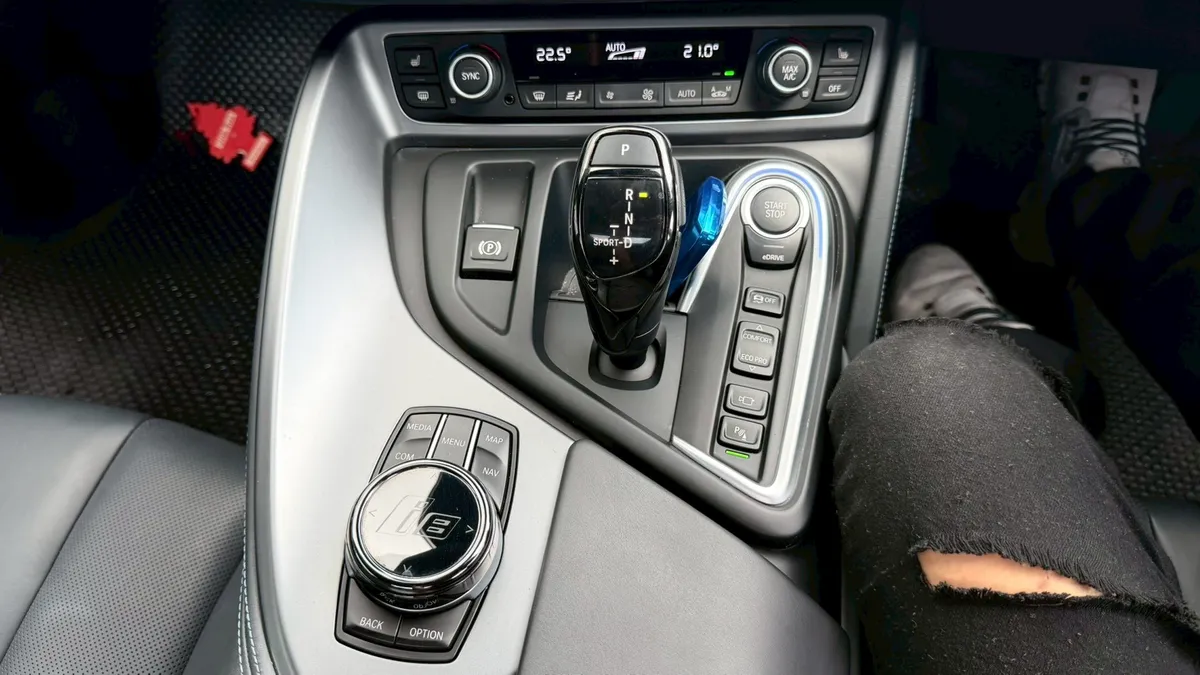 BMW i8 ROADSTER 2021