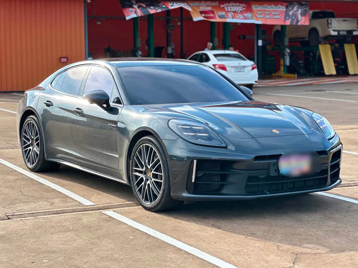 PORSCHE PANAMERA 4 2025