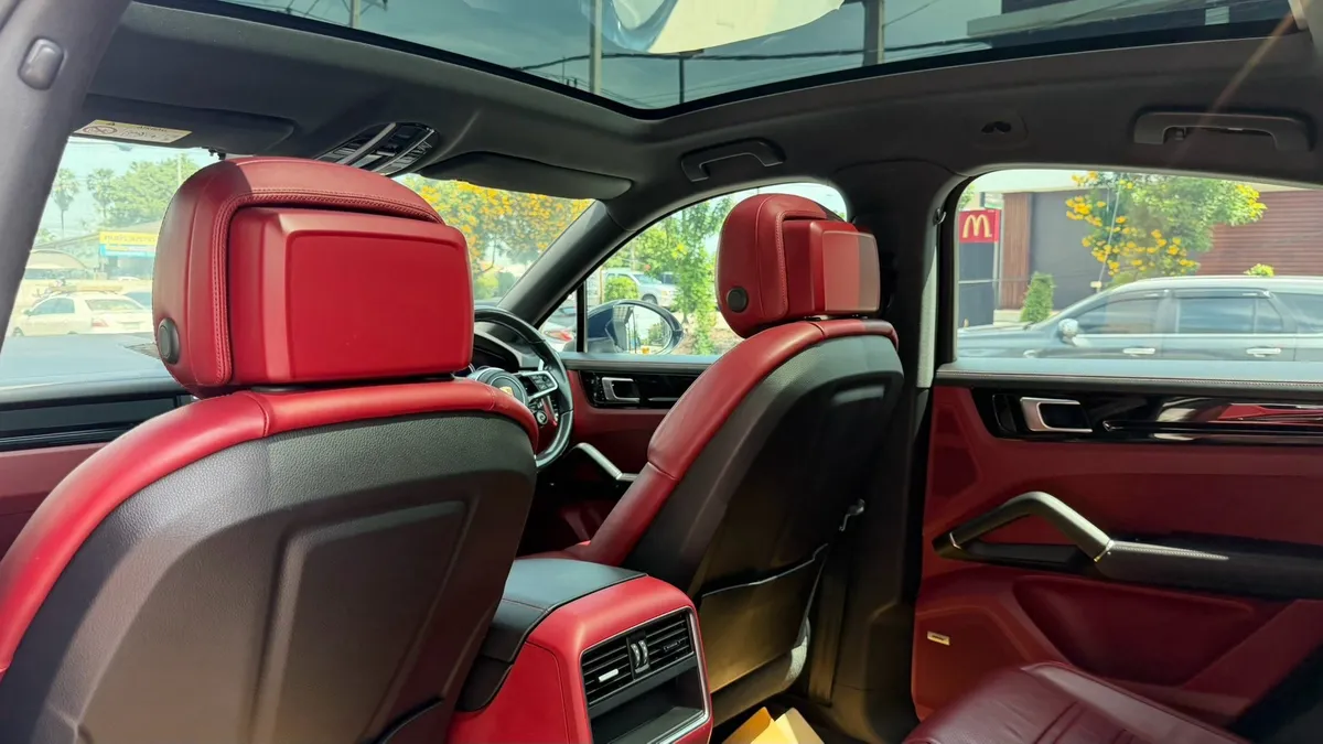 PORSCHE CAYENNE COUPE