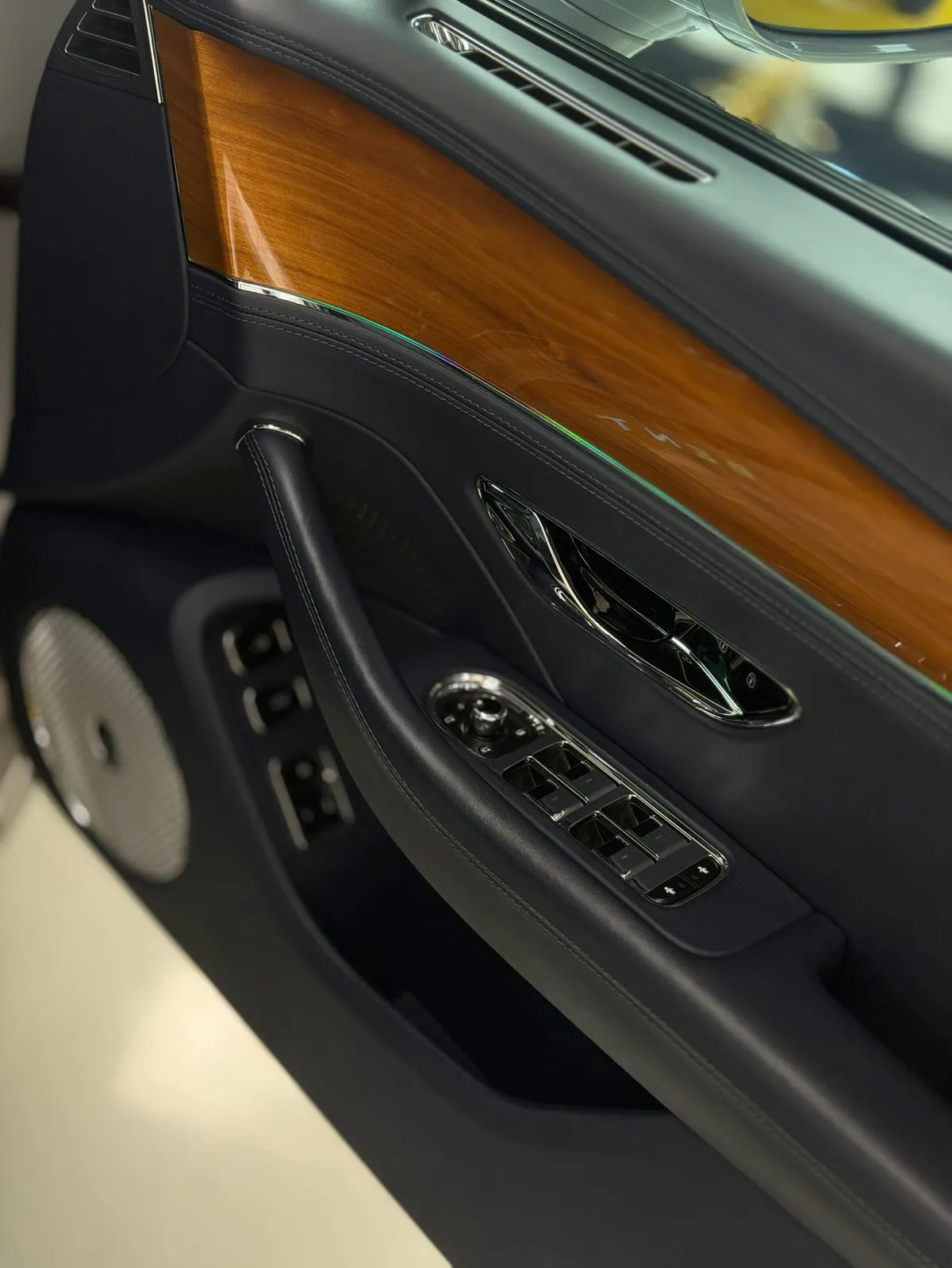 BENTLEY FLYING SPUR 2023