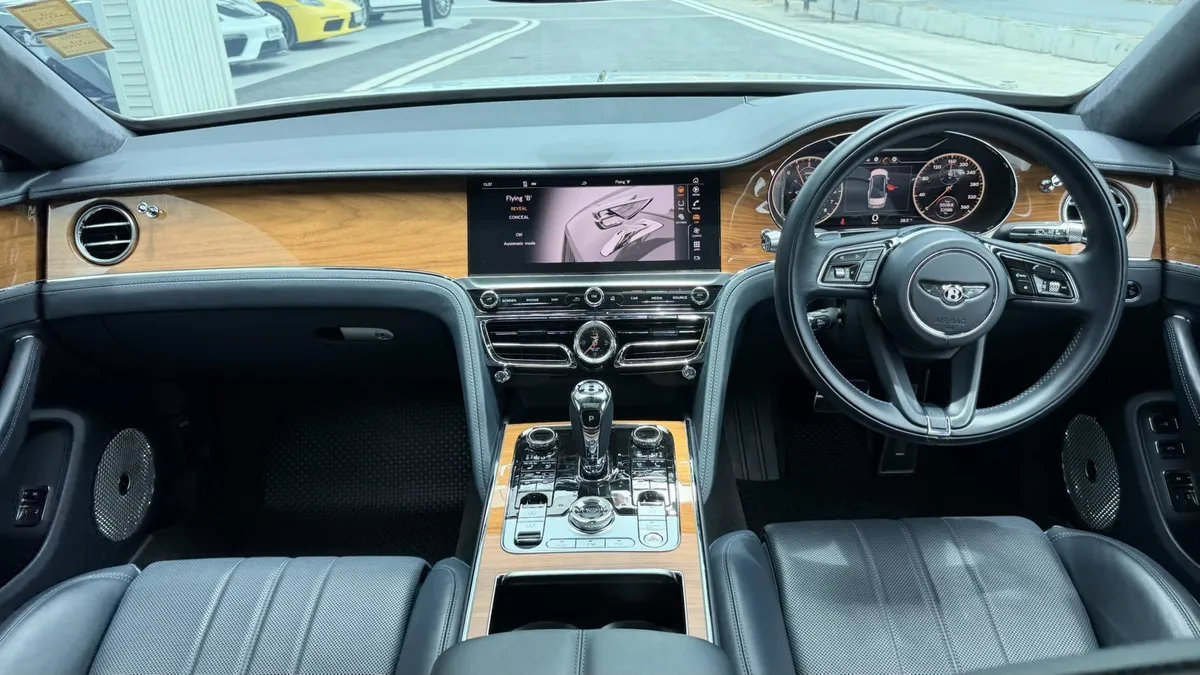 BENTLEY FLYING SPUR 2023