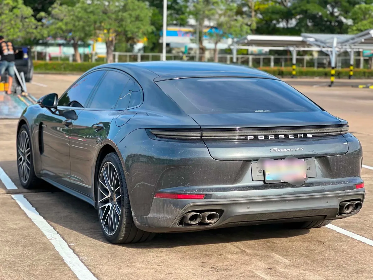 PORSCHE PANAMERA 4 2025