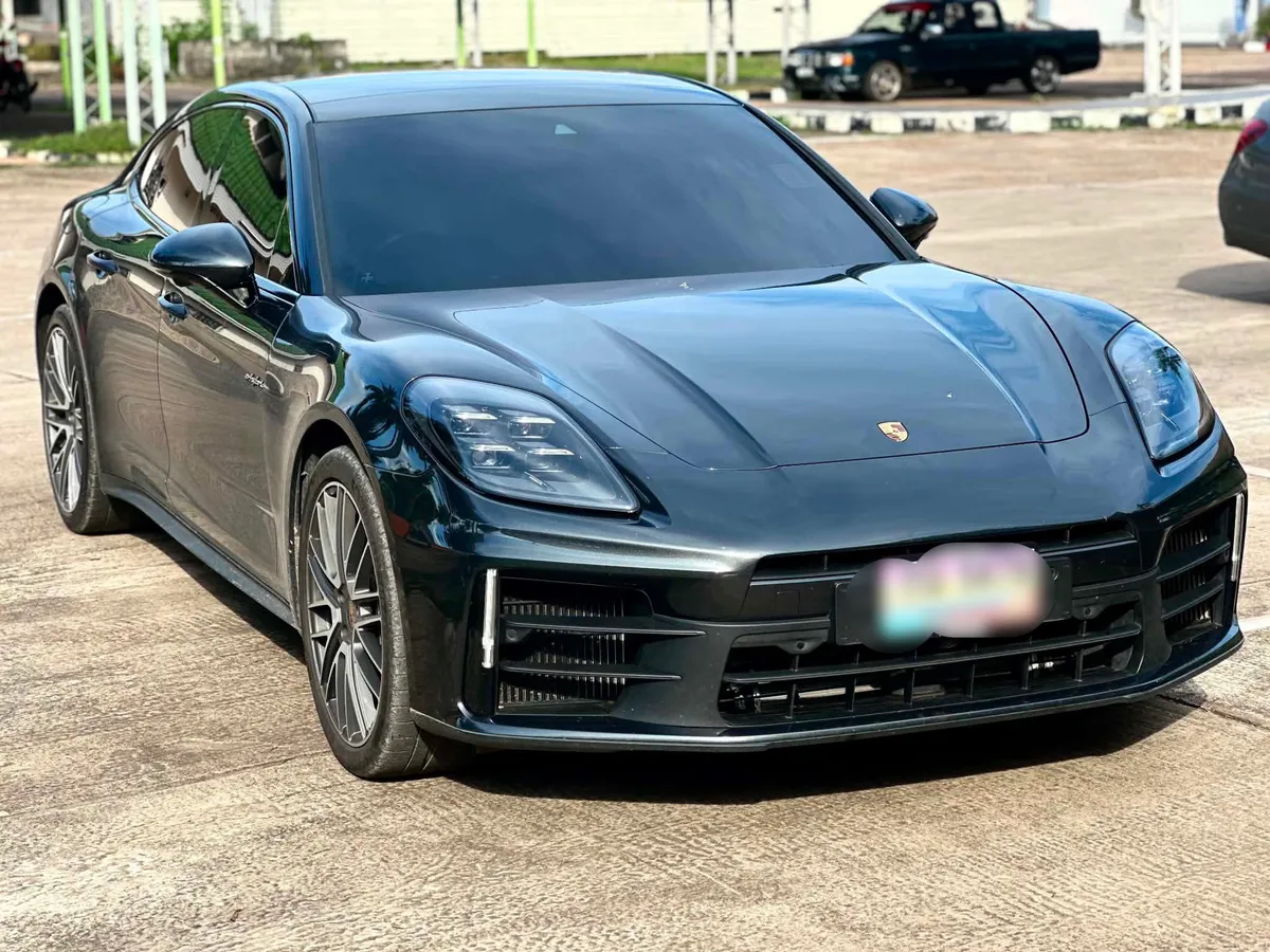 PORSCHE PANAMERA 4 2025