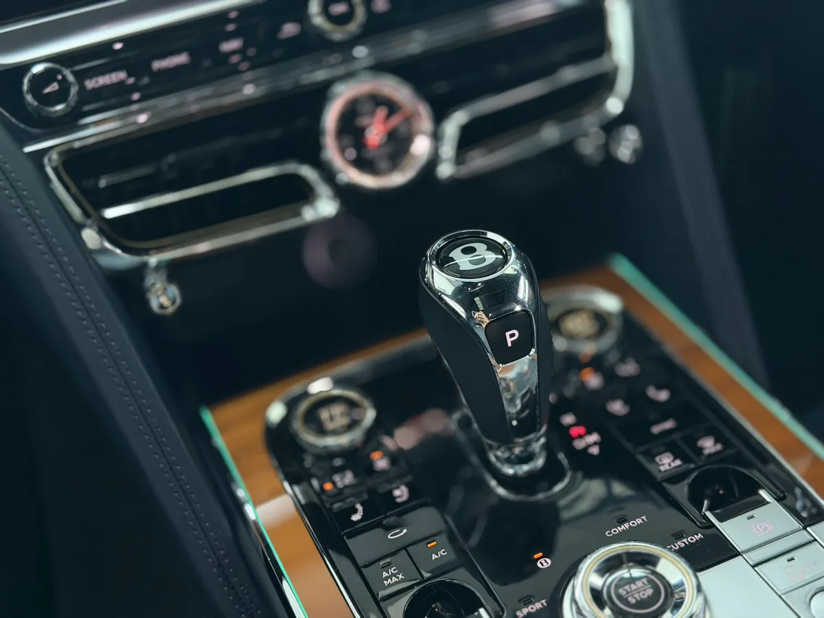 BENTLEY FLYING SPUR 2023