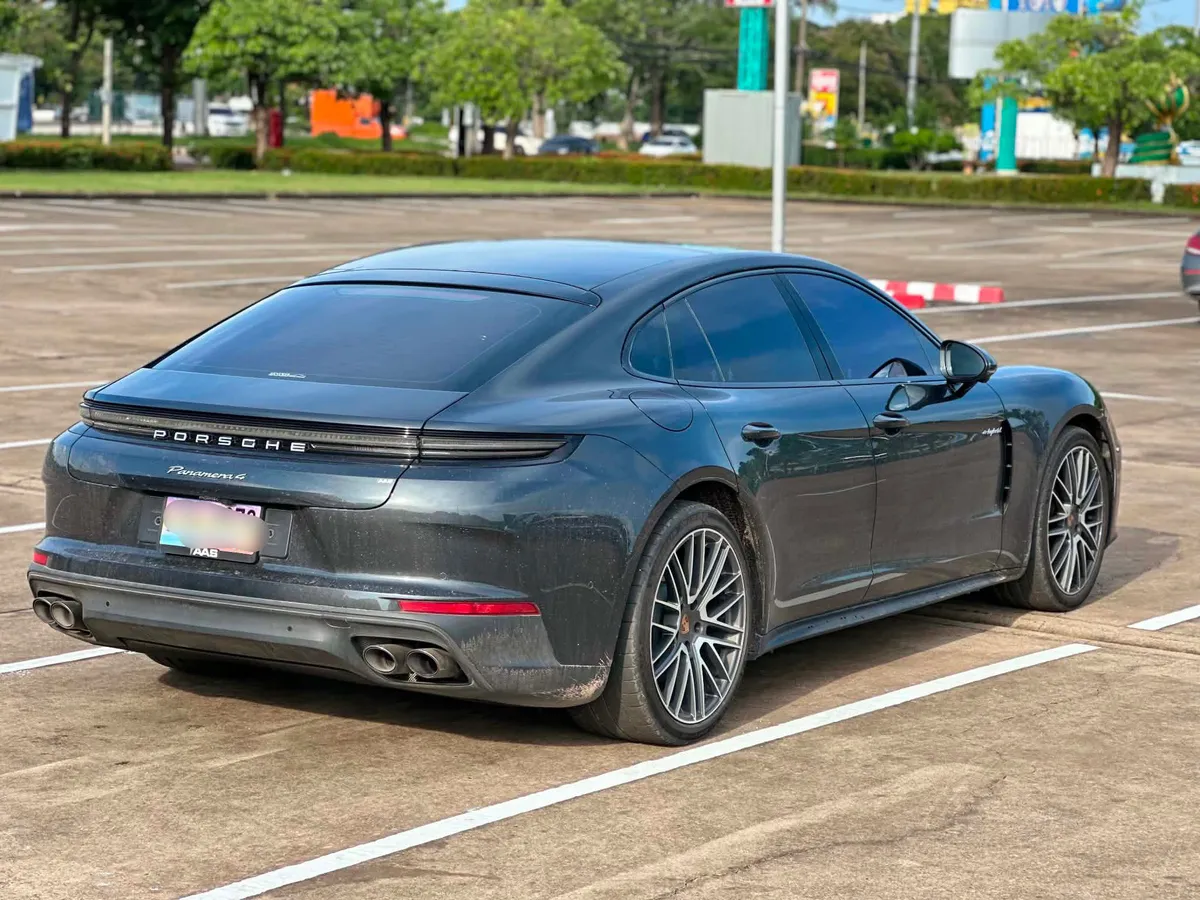 PORSCHE PANAMERA 4 2025