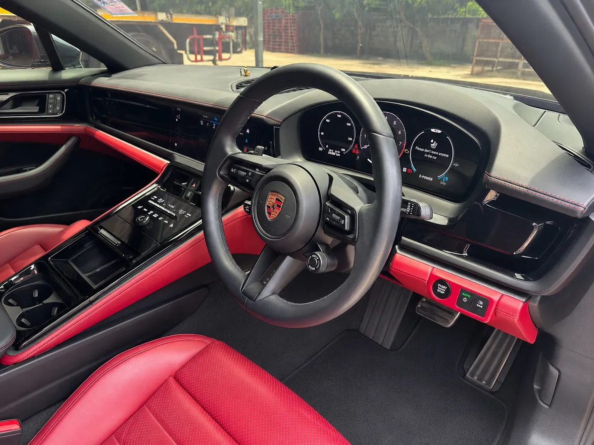 PORSCHE PANAMERA 4 2025