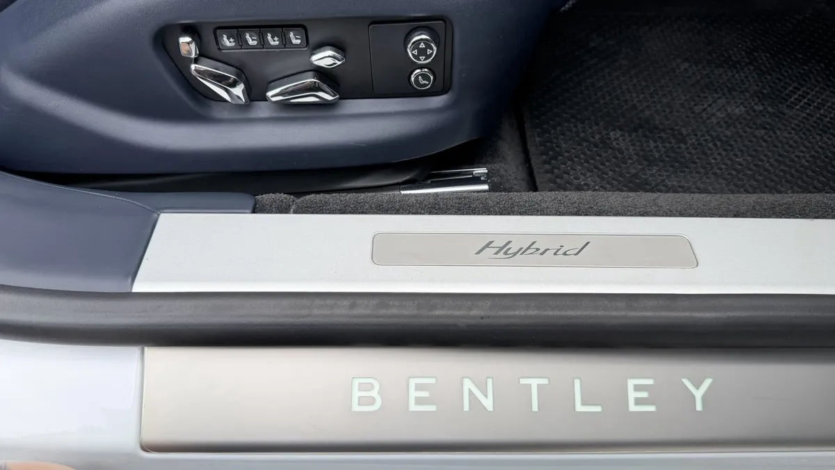 BENTLEY FLYING SPUR 2023