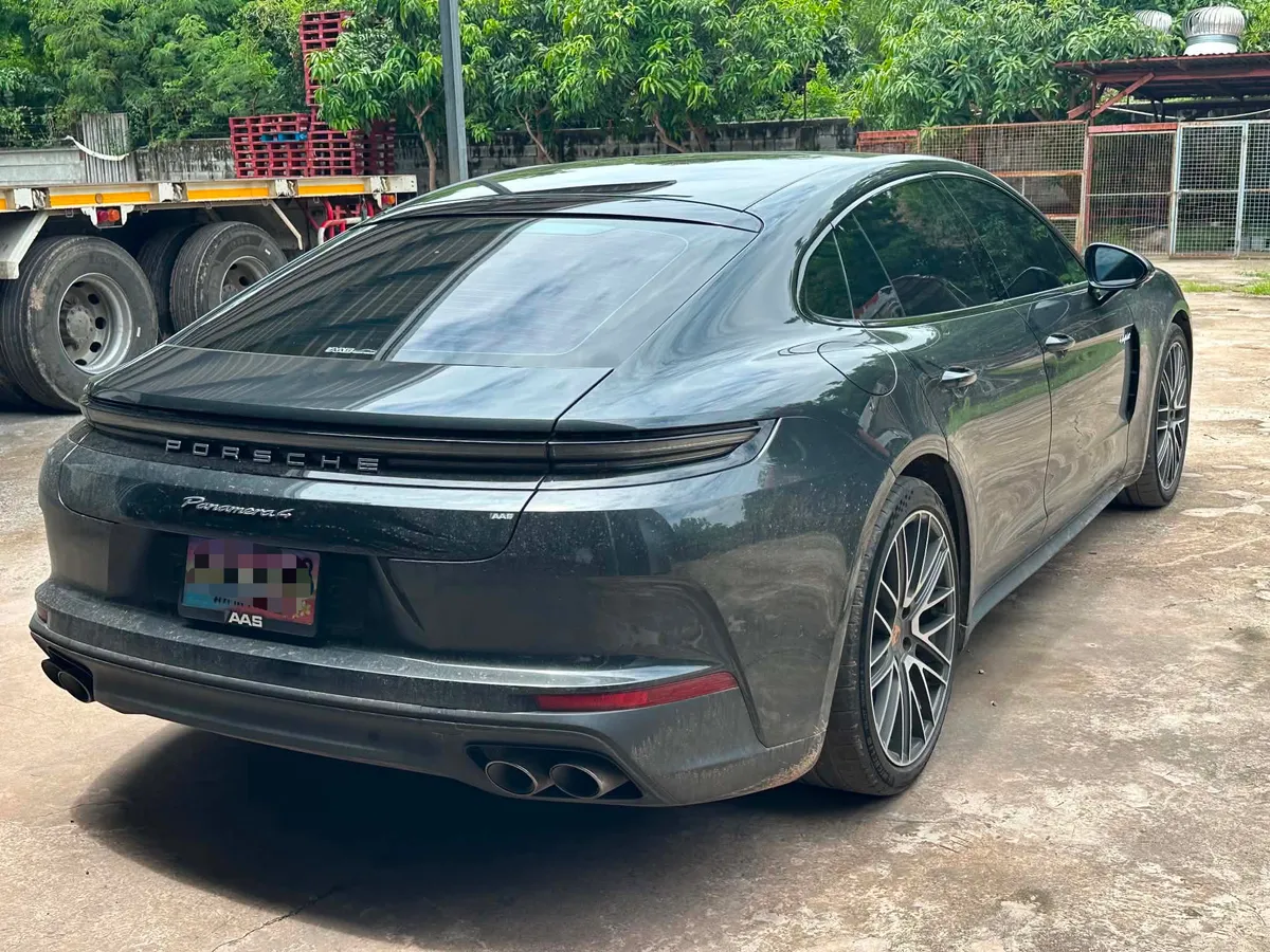 PORSCHE PANAMERA 4 2025
