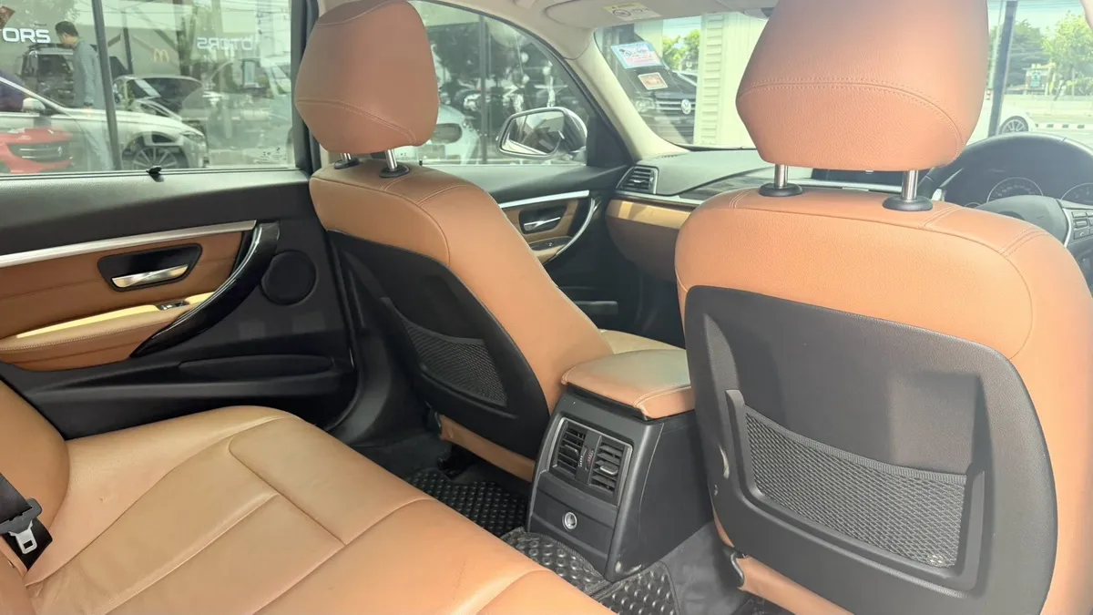BMW 330e 2018
