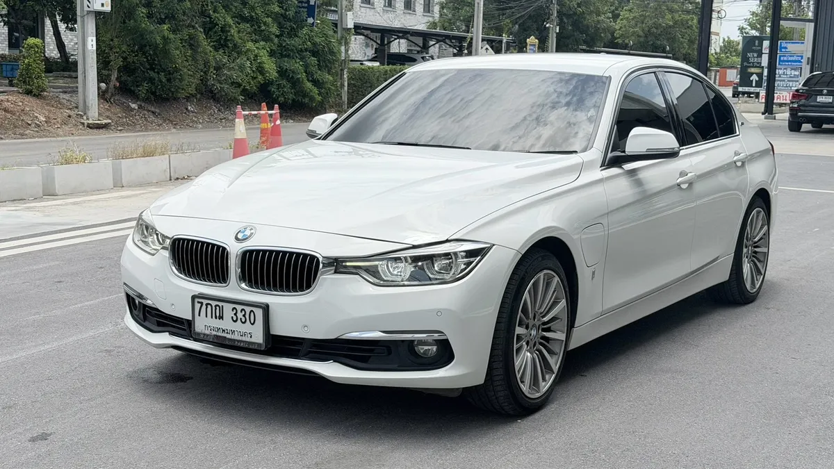 BMW 330e 2018
