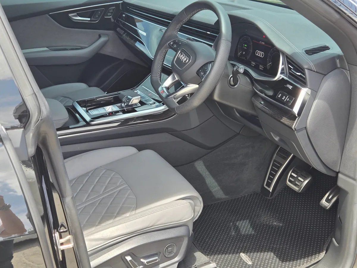 AUDI Q8 60 TFSI e QUATTRO S LINE BLACK EDITION 2023