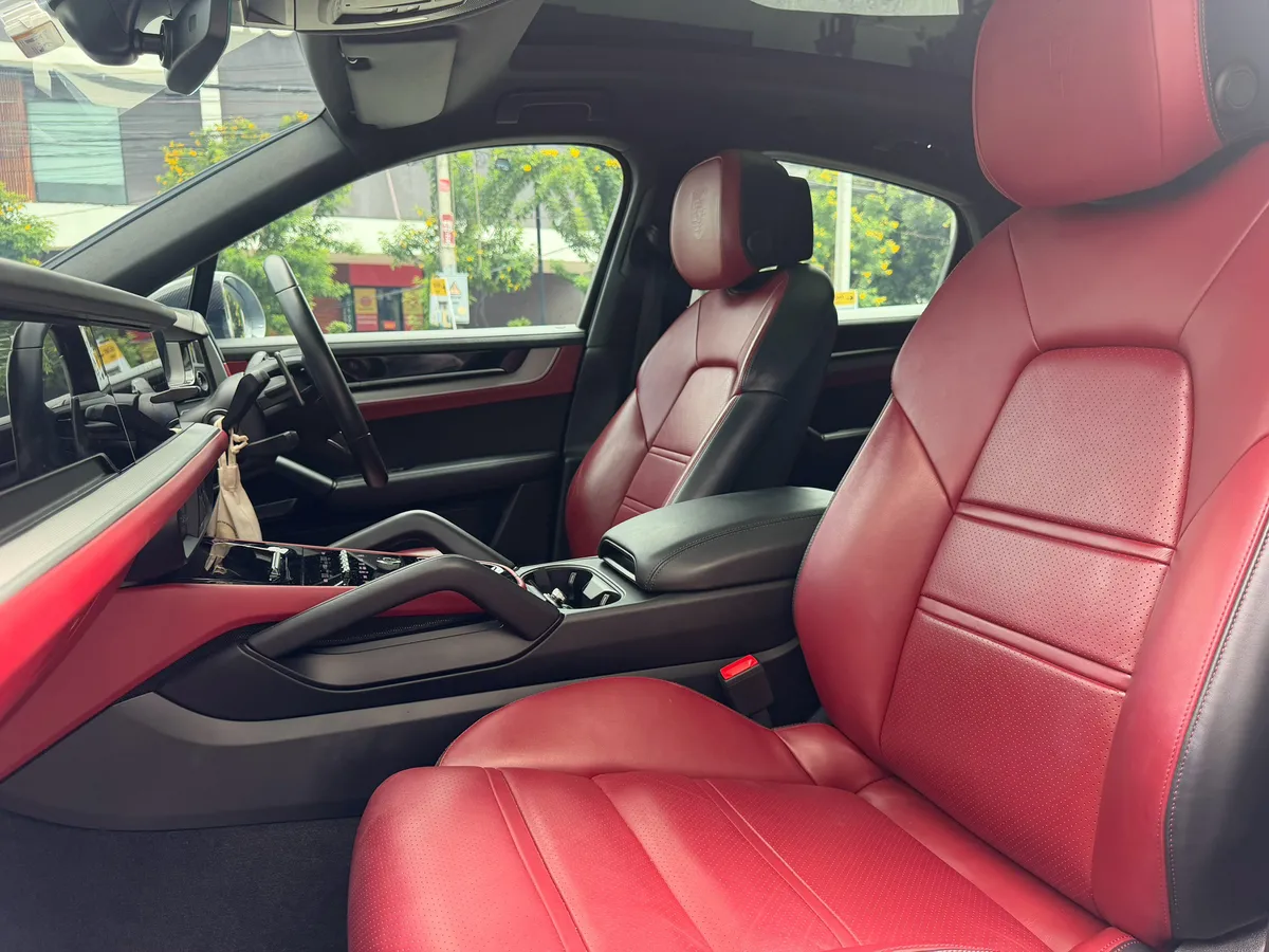 PORSCHE CAYENNE COUPE 2024