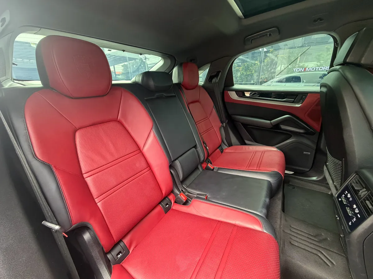 PORSCHE CAYENNE COUPE 2024