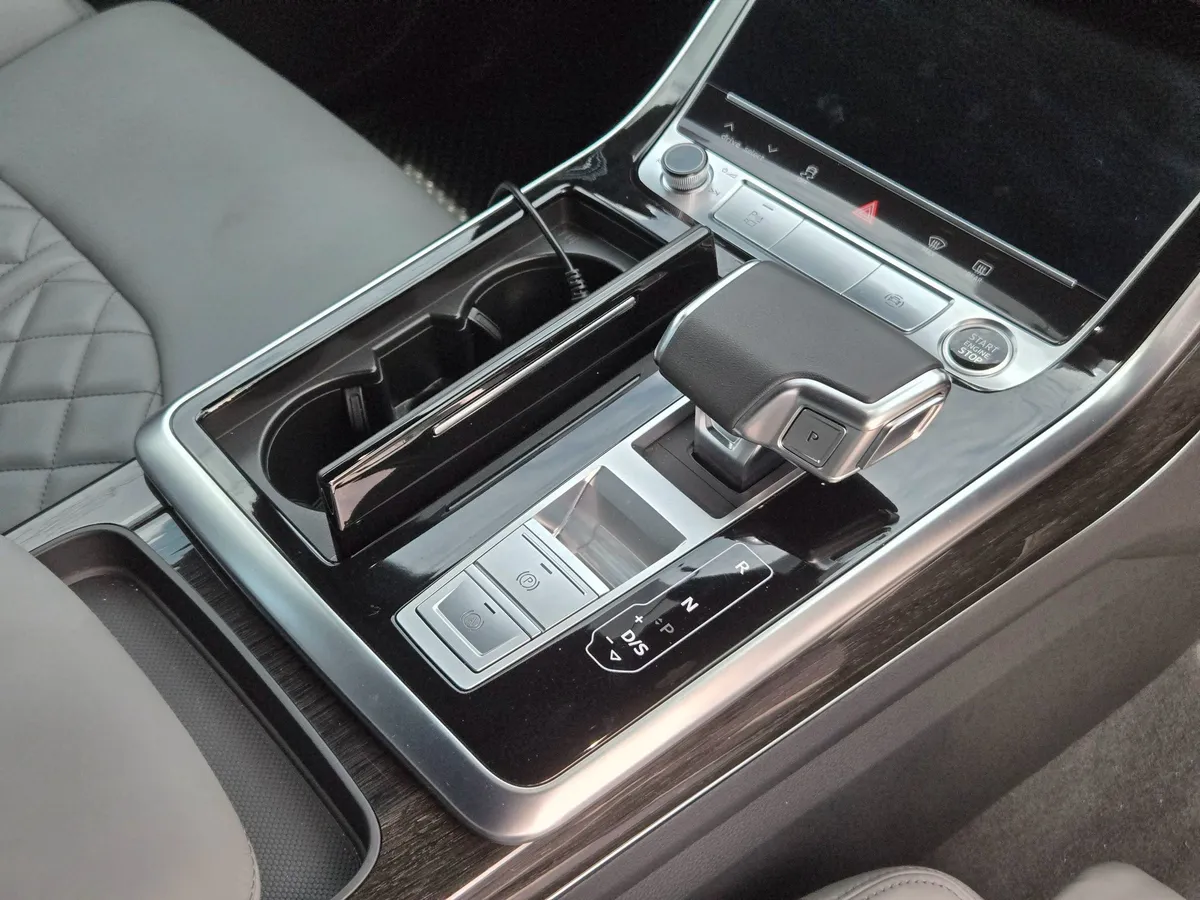AUDI Q8 60 TFSI e QUATTRO S LINE BLACK EDITION 2023