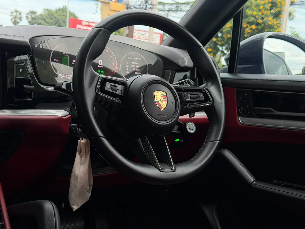 PORSCHE CAYENNE COUPE 2024