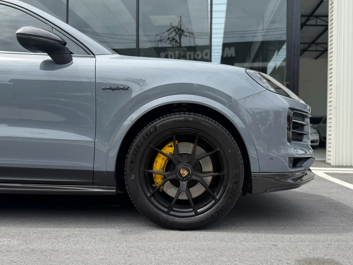 PORSCHE CAYENNE COUPE 2024