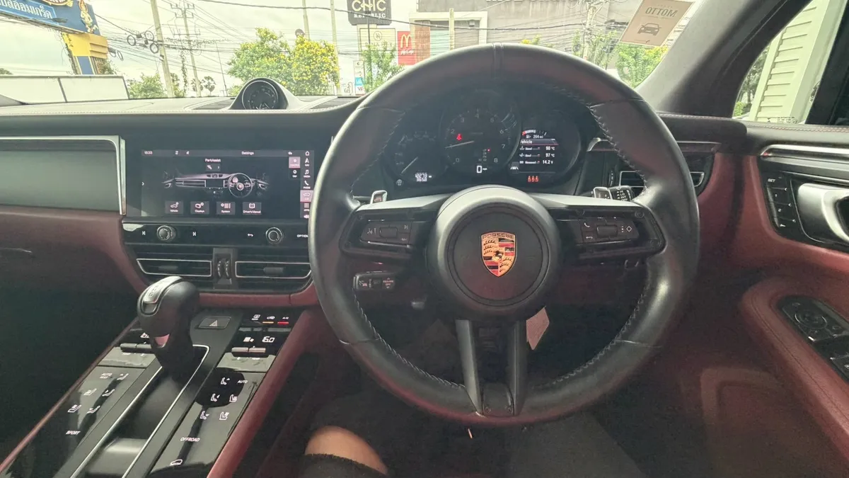 PORSCHE MACAN 2024