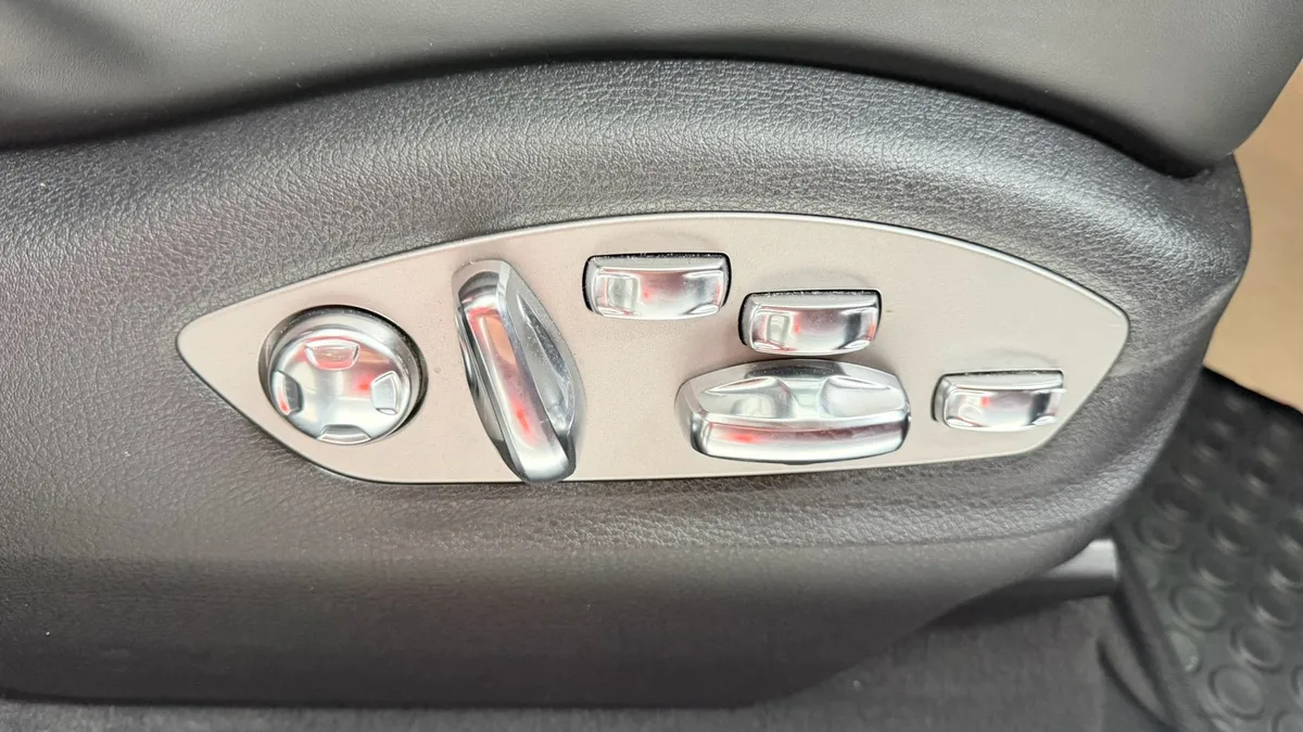 PORSCHE MACAN 2024