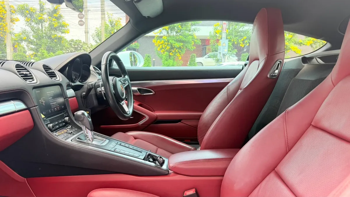 PORSCHE 718 CAYMAN 2.0 TURBO 2018b